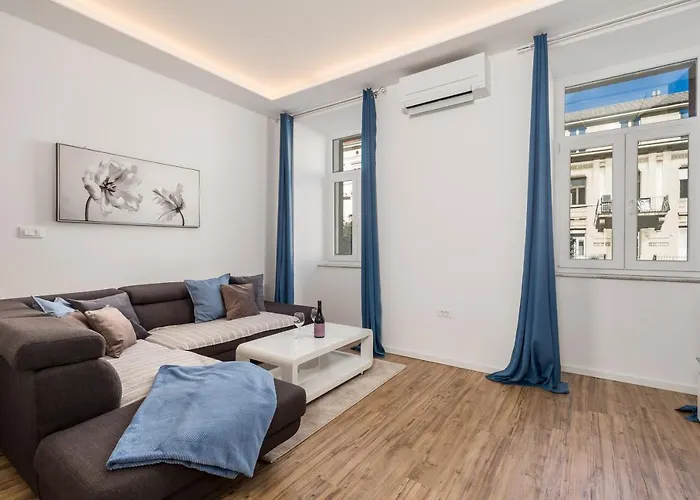 Mary Apartment #1