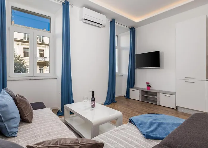Mary Apartment #1